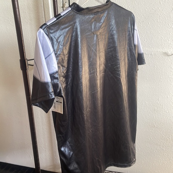 Disney Darth Vader Tshirt - Picture 3 of 6